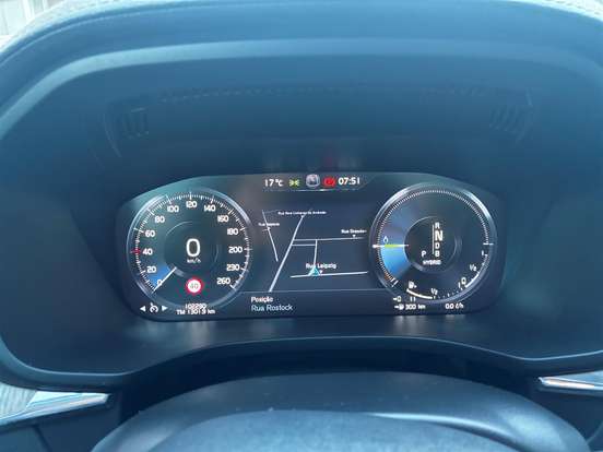 VOLVO-XC60-2018