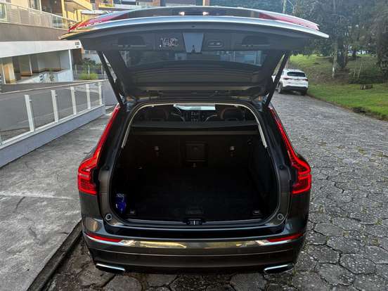 VOLVO-XC60-2018