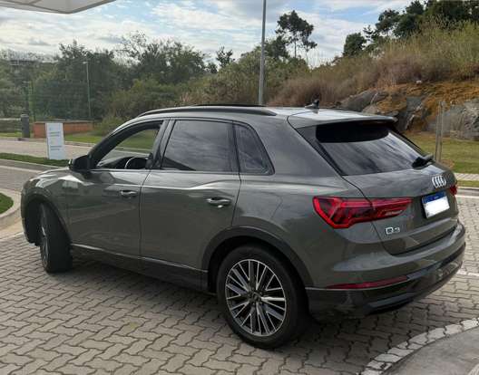 AUDI-Q3-2021