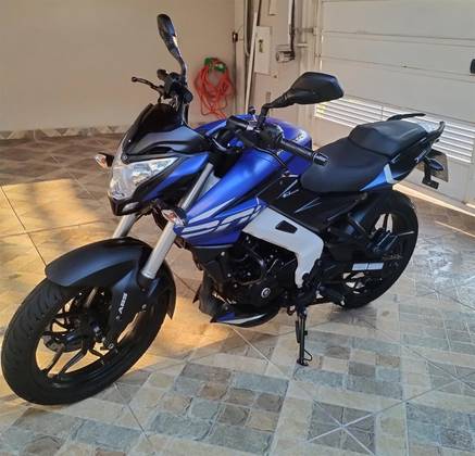 BAJAJ DOMINAR 200 