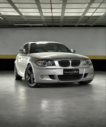 BMW 130i 3.0 SPORT HATCH 24V GASOLINA 4P AUTOMÁTICO BMW 130i 3.0 SPORT HATCH 24V GASOLINA 4P AUTOMÁTICO