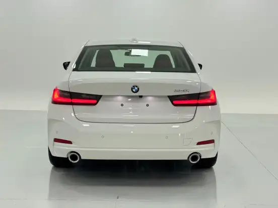 BMW-320i-2025