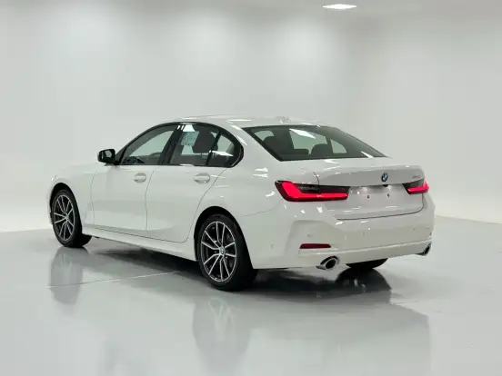 BMW-320i-2025