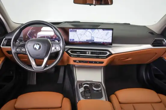 BMW-320i-2023