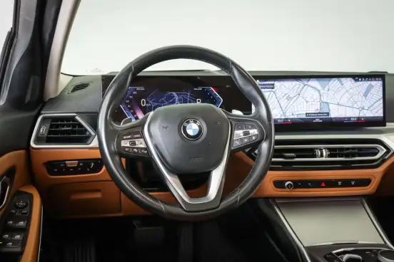 BMW-320i-2023