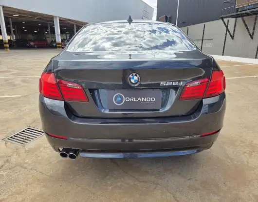 BMW-528i-2012