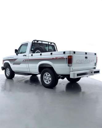 CHEVROLET-D20-1986