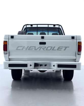 CHEVROLET-D20-1986