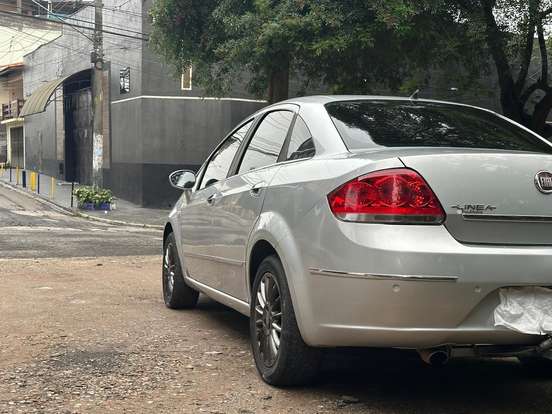 FIAT-LINEA-1.8 ABSOLUTE 16V FLEX 4P AUTOMATIZADO FIAT-LINEA-2011