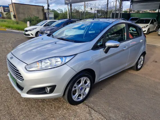 FORD FIESTA 1.6 ROCAM SE PLUS HATCH 8V FLEX 4P MANUAL FORD FIESTA 1.6 ROCAM SE PLUS HATCH 8V FLEX 4P MANUAL
