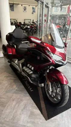 HONDA GL 1800 GOLD WING TOUR HONDA GL 1800 GOLD WING TOUR