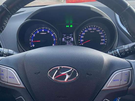 HYUNDAI-HB20X-1.6 16V PREMIUM FLEX 4P AUTOMÁTICO HYUNDAI-HB20X-2013