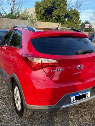 HYUNDAI-HB20X-2013