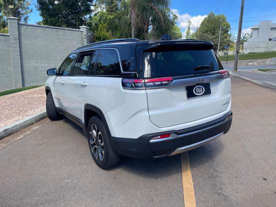 JEEP-COMMANDER-2022
