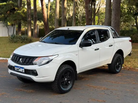 MITSUBISHI L200 TRITON 2.4 16V TURBO DIESEL GL CD 4X4 MANUAL MITSUBISHI L200 TRITON 2.4 16V TURBO DIESEL GL CD 4X4 MANUAL