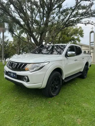 MITSUBISHI L200 TRITON 2.4 16V TURBO DIESEL SPORT HPE CD 4P 4X4 AUTOMÁTICO MITSUBISHI L200 TRITON 2.4 16V TURBO DIESEL SPORT HPE CD 4P 4X4 AUTOMÁTICO