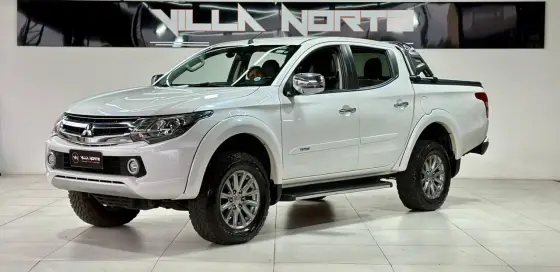 MITSUBISHI L200 TRITON 2.4 16V TURBO DIESEL SPORT HPE-S CD 4P 4X4 AUTOMÁTICO