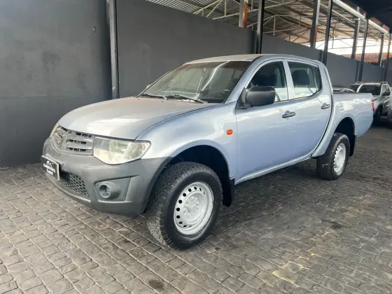 MITSUBISHI L200 TRITON 3.2 GL 4X4 CD 16V TURBO INTERCOLER DIESEL 4P MANUAL MITSUBISHI L200 TRITON 3.2 GL 4X4 CD 16V TURBO INTERCOLER DIESEL 4P MANUAL