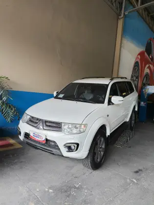 MITSUBISHI PAJERO 3.2 HPE 4X4 7 LUGARES 16V TURBO INTERCOOLER DIESEL 4P AUTOMÁTICO MITSUBISHI PAJERO 3.2 HPE 4X4 7 LUGARES 16V TURBO INTERCOOLER DIESEL 4P AUTOMÁTICO