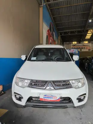 MITSUBISHI-PAJERO-2015