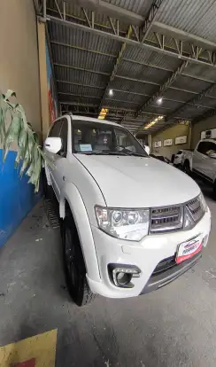 MITSUBISHI-PAJERO-2015