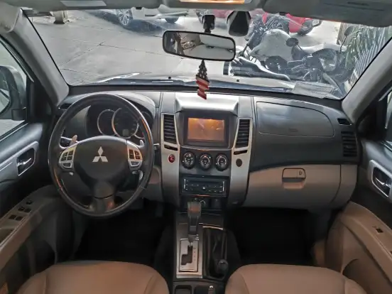MITSUBISHI-PAJERO-3.2 HPE 4X4 7 LUGARES 16V TURBO INTERCOOLER DIESEL 4P AUTOMÁTICO MITSUBISHI-PAJERO-2015