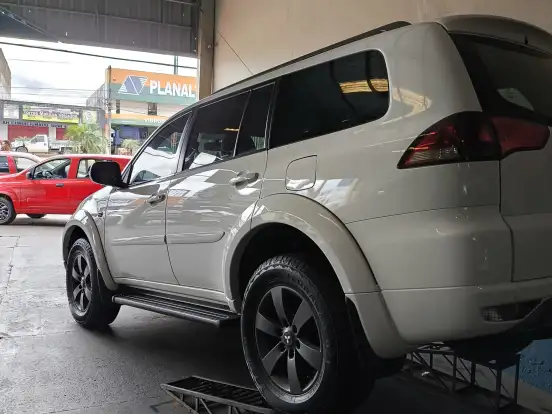 MITSUBISHI-PAJERO-3.2 HPE 4X4 7 LUGARES 16V TURBO INTERCOOLER DIESEL 4P AUTOMÁTICO MITSUBISHI-PAJERO-2015