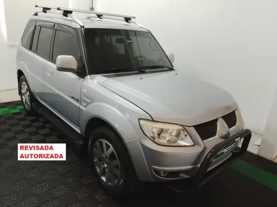 MITSUBISHI PAJERO TR4 2.0 4X4 16V 140CV FLEX 4P AUTOMÁTICO MITSUBISHI PAJERO TR4 2.0 4X4 16V 140CV FLEX 4P AUTOMÁTICO