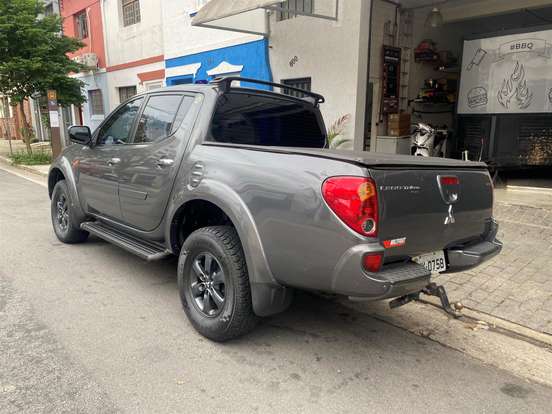 MITSUBISHI-L200 TRITON-3.5 HPE 4X4 CD V6 24V FLEX 4P AUTOMÁTICO MITSUBISHI-L200 TRITON-2013