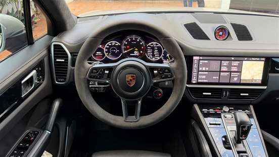 PORSCHE-CAYENNE-2021