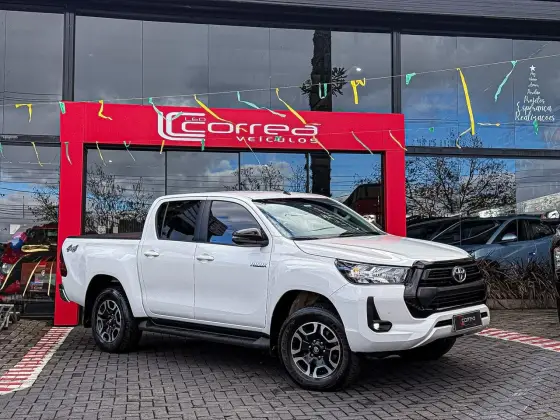 TOYOTA HILUX 2.8 D-4D TURBO DIESEL CD SR 4X4 AUTOMÁTICO