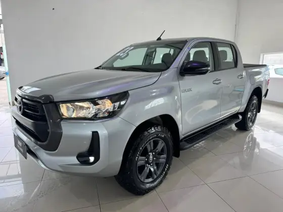 TOYOTA HILUX 2.8 D-4D TURBO DIESEL CD SR 4X4 AUTOMÁTICO TOYOTA HILUX 2.8 D-4D TURBO DIESEL CD SR 4X4 AUTOMÁTICO