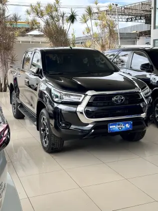 TOYOTA HILUX 2.8 D-4D TURBO DIESEL CD SRX 4X4 AUTOMÁTICO