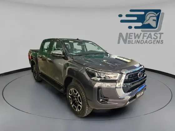 TOYOTA HILUX 2.8 D-4D TURBO DIESEL CD SRX 4X4 AUTOMÁTICO