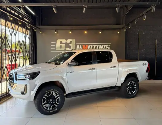 TOYOTA HILUX 2.8 D-4D TURBO DIESEL CD SRX 4X4 AUTOMÁTICO