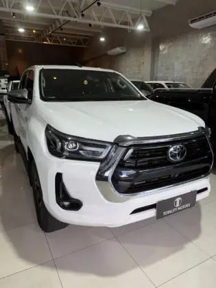 TOYOTA HILUX 2.8 D-4D TURBO DIESEL CD SRX LIMITED 4X4 AUTOMÁTICO