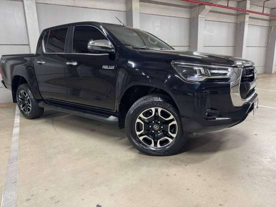TOYOTA-HILUX-2.8 D-4D TURBO DIESEL CD SRX 4X4 AUTOMÁTICO TOYOTA-HILUX-2024