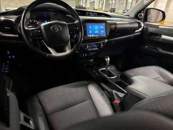 TOYOTA-HILUX-2.8 D-4D TURBO DIESEL CD SRX 4X4 AUTOMÁTICO TOYOTA-HILUX-2024