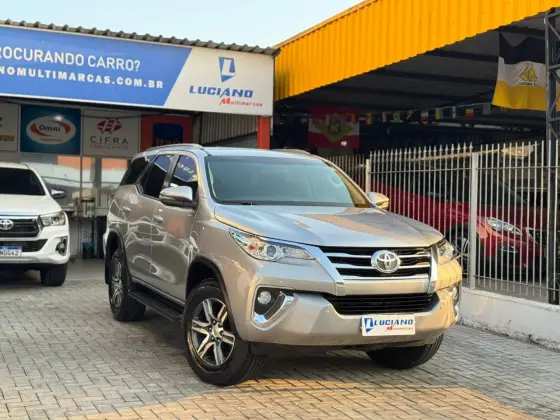 TOYOTA HILUX SW4 2.7 SR 4X2 16V FLEX 4P AUTOMÁTICO TOYOTA HILUX SW4 2.7 SR 4X2 16V FLEX 4P AUTOMÁTICO