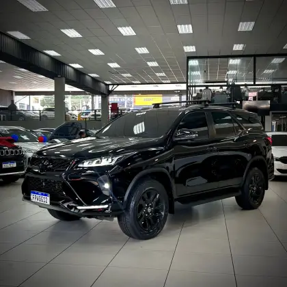 TOYOTA HILUX SW4 2.8 D-4D TURBO DIESEL DIAMOND 7L 4X4 AUTOMÁTICO