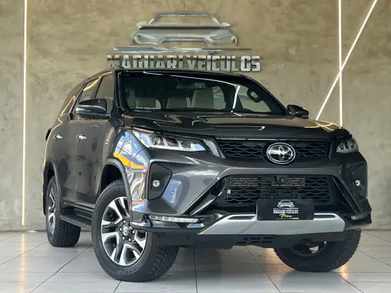 TOYOTA HILUX SW4 2.8 D-4D TURBO DIESEL DIAMOND 7L 4X4 AUTOMÁTICO TOYOTA HILUX SW4 2.8 D-4D TURBO DIESEL DIAMOND 7L 4X4 AUTOMÁTICO
