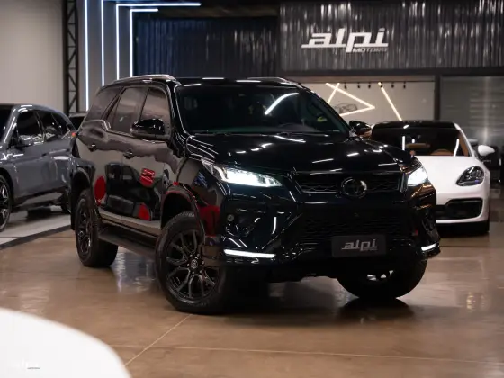 TOYOTA HILUX SW4 2.8 D-4D TURBO DIESEL GR-S 7L 4X4 AUTOMÁTICO