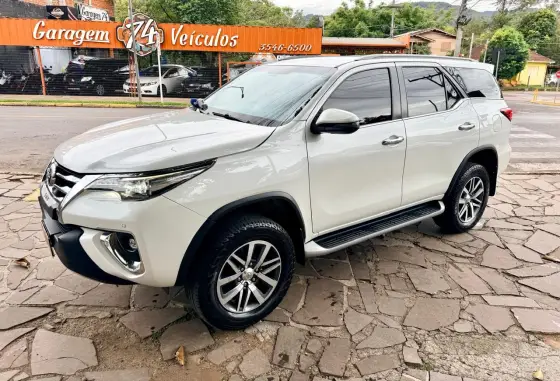 TOYOTA HILUX SW4 2.8 SRX 4X4 16V TURBO INTERCOOLER DIESEL 4P AUTOMÁTICO