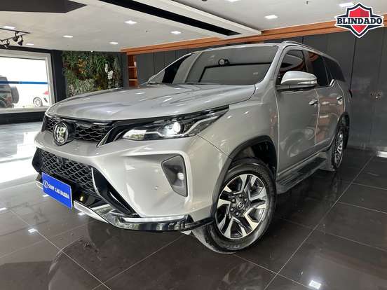 TOYOTA-HILUX SW4-2.8 D-4D TURBO DIESEL SRX PLATINUM 7L 4X4 AUTOMÁTICO TOYOTA-HILUX SW4-2024