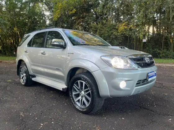 TOYOTA HILUX SW4 3.0 SRV 4X4 16V TURBO INTERCOOLER DIESEL 4P AUTOMÁTICO TOYOTA HILUX SW4 3.0 SRV 4X4 16V TURBO INTERCOOLER DIESEL 4P AUTOMÁTICO