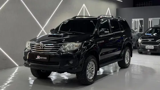 TOYOTA HILUX SW4 3.0 SRV 4X4 7 LUGARES 16V TURBO INTERCOOLER DIESEL 4P AUTOMÁTICO TOYOTA HILUX SW4 3.0 SRV 4X4 7 LUGARES 16V TURBO INTERCOOLER DIESEL 4P AUTOMÁTICO