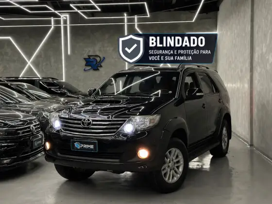 TOYOTA HILUX SW4 3.0 SRV 4X4 7 LUGARES 16V TURBO INTERCOOLER DIESEL 4P AUTOMÁTICO TOYOTA HILUX SW4 3.0 SRV 4X4 7 LUGARES 16V TURBO INTERCOOLER DIESEL 4P AUTOMÁTICO