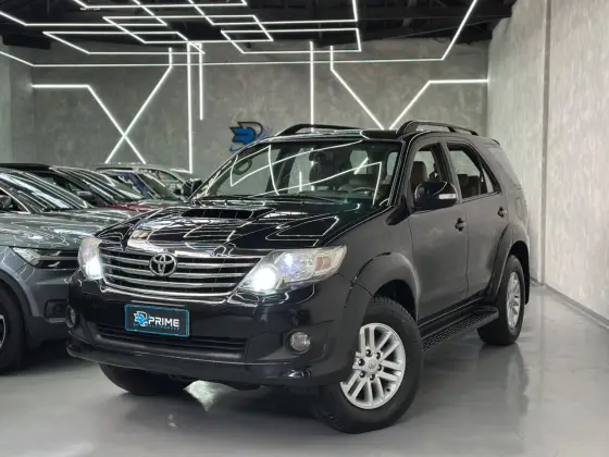TOYOTA HILUX SW4 3.0 SRV 4X4 7 LUGARES 16V TURBO INTERCOOLER DIESEL 4P AUTOMÁTICO TOYOTA HILUX SW4 3.0 SRV 4X4 7 LUGARES 16V TURBO INTERCOOLER DIESEL 4P AUTOMÁTICO