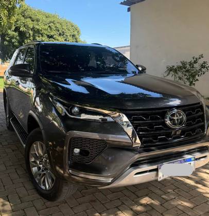 TOYOTA HILUX SW4 2.8 D-4D TURBO DIESEL SRX 7L 4X4 AUTOMÁTICO