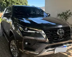 TOYOTA HILUX SW4 2.8 D-4D TURBO DIESEL SRX 7L 4X4 AUTOMÁTICO TOYOTA HILUX SW4 2.8 D-4D TURBO DIESEL SRX 7L 4X4 AUTOMÁTICO